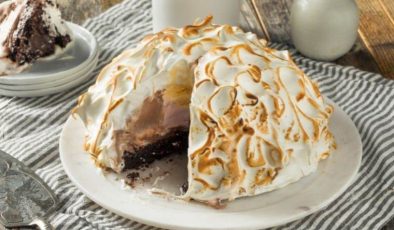 Buz gibi lezzet, sıcacık sunum: Adım adım Baked Alaska yapımıyla sofralarınızı renklendirin!