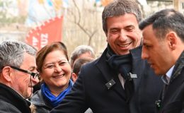CHP İstanbul İl Başkanı Özgür Çelik pazardaki yurttaşı dinledi