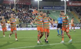Galibiyet serisi son buldu: Alanyaspor, Trabzonspor’u 3 golle geçti! Alanyaspor 3-1 Trabzonspor