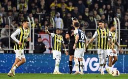 Eski hakemler değerlendirdi: İrfan Can Kahveci’nin pozisyonu penaltı mı?