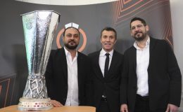 Galatasaraylı eski yıldızlar, 24 yıl sonra tekrar kupayla