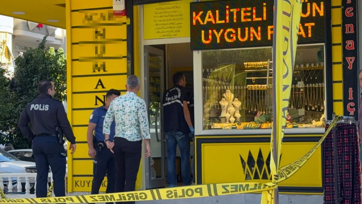 Adana’da kuyumcu soygunu: Tezgahta bulunan tüm altınları alıp kayıplara karıştı!