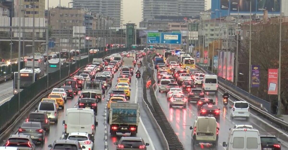 İstanbul’da trafik felç oldu!