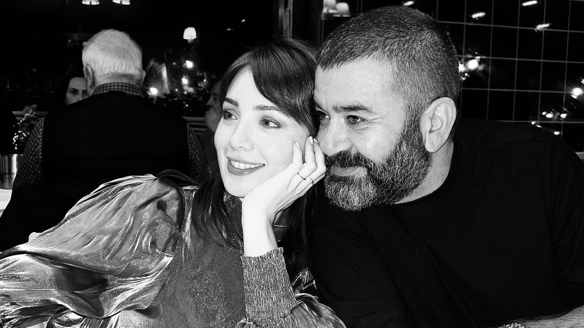 Bülent Şakrak’ın kendisinden 22 yaş küçük sevgilisi sosyal medyanın diline düştü! Şakrak eleştirilere böyle cevap verdi…