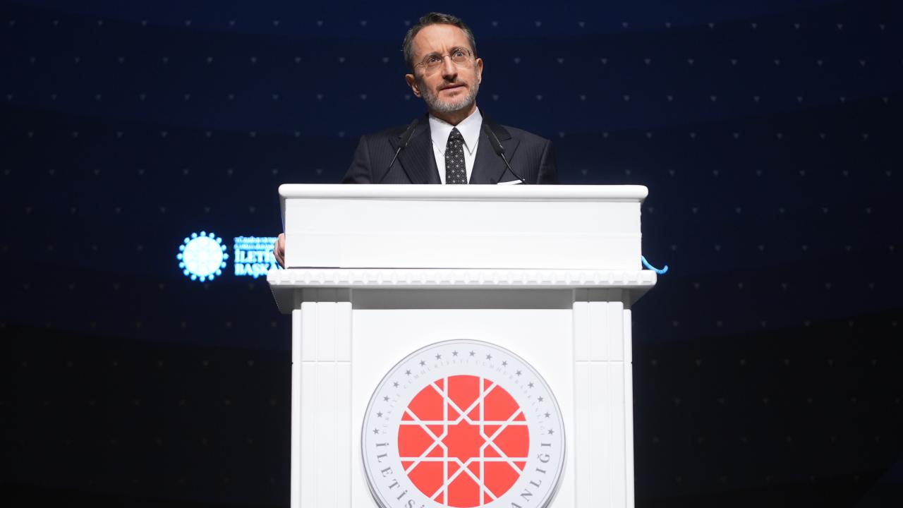 İletişim Başkanı Altun “Müzik: Fahir Atakoğlu” belgeselinin gösterimine katıldı