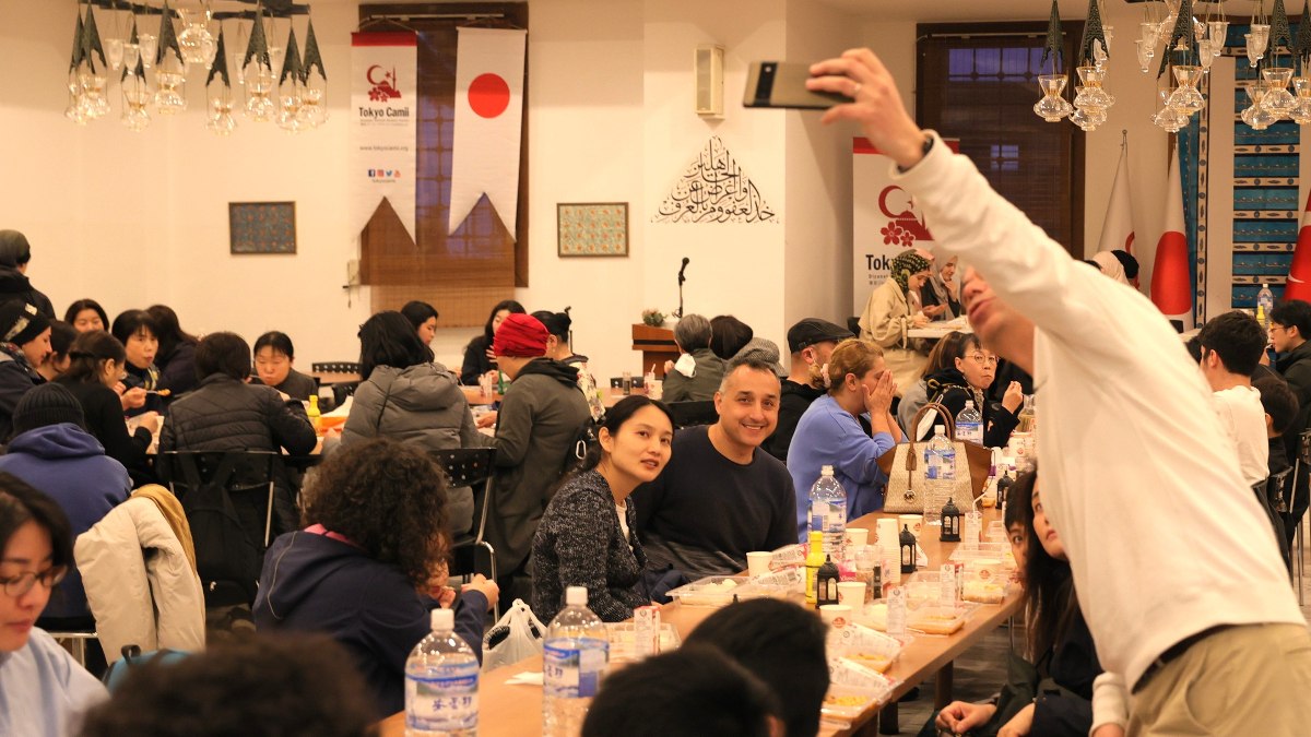 Japonya’da ilk iftara yoğun ilgi geldi